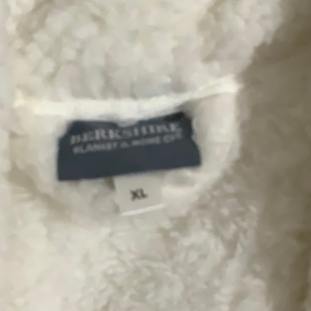 Berkshire Blanket & home ladies long , fluffy Extra Large robe - Picture 2 of 5